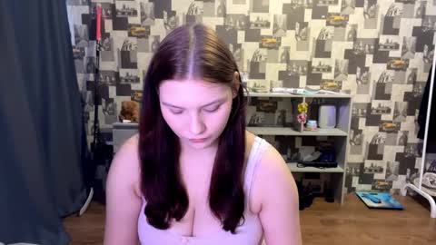 Hannah online show from 09-26-25, 04:11