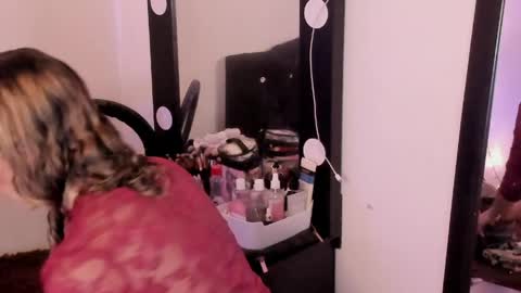 Snapshot of laurenn_111 chatting on 05-26-26, 01:01 laurenn_111 online show from 05-26-26, 01:01