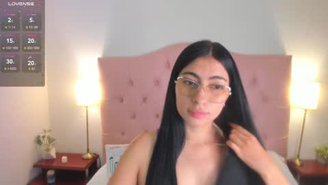Snapshot of laurenn_smitth chatting on 02-15-25, 12:33 laurenn_smitth online show from 02-15-25, 12:33