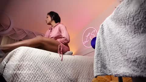 Lauren Saenz online show from 01-31-25, 12:07