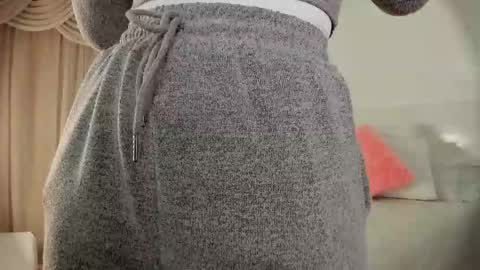 Lauren Saenz online show from 09-17-25, 12:18