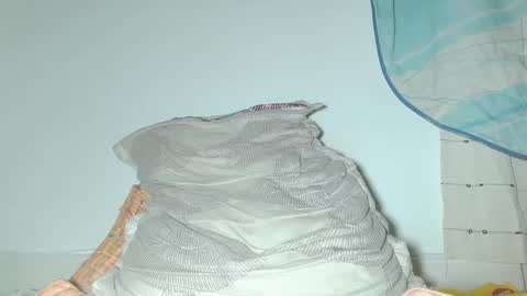 Snapshot of laurensmith122 chatting on 02-21-25, 02:28 LAUREN SMITH online show from 02-21-25, 02:28