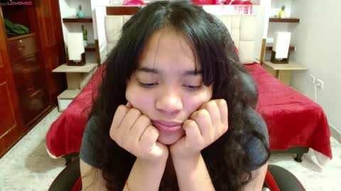 Snapshot of laurent1_ chatting on 02-15-25, 06:12 laurent online show from 02-15-25, 06:12