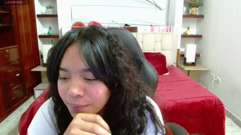 Snapshot of laurent1_ chatting on 02-26-25, 06:15 laurent online show from 02-26-25, 06:15