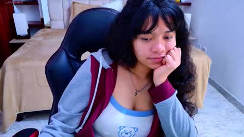 Snapshot of laurent1_ chatting on 10-15-25, 04:01 laurent online show from 10-15-25, 04:01