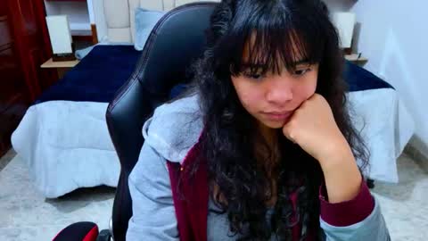 Snapshot of laurent1_ chatting on 10-18-25, 04:15 laurent online show from 10-18-25, 04:15