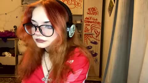 Snapshot of laurettecipro chatting on 05-27-26, 10:51 Eva online show from 05-27-26, 10:51
