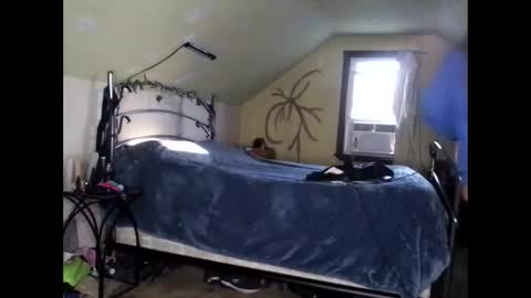 Lauren online show from 12-13-24, 08:37