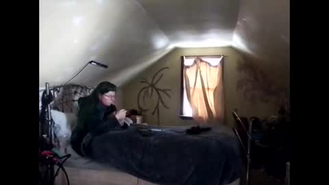 Lauren online show from 01-28-25, 07:53