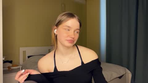 Bella online show from 03-16-26, 01:37