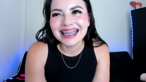 Snapshot of lauryjonson_ chatting on 05-22-26, 06:57 LauryJonson online show from 05-22-26, 06:57