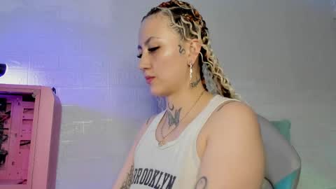 Snapshot of lauryn_muller_ chatting on 05-14-26, 07:04 Lau online show from 05-14-26, 07:04