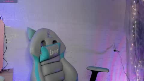 Snapshot of lauryn_muller_ chatting on 07-06-26, 06:10 Lau online show from 07-06-26, 06:10