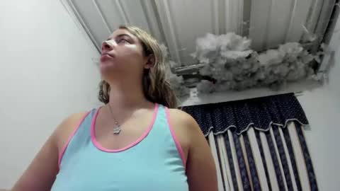 Snapshot of lauu_g chatting on 05-05-26, 10:01 Lauu G online show from 05-05-26, 10:01