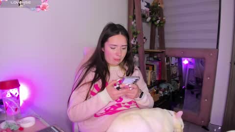 Snapshot of lauu_r chatting on 09-20-25, 12:11 online show from 09-20-25, 12:11