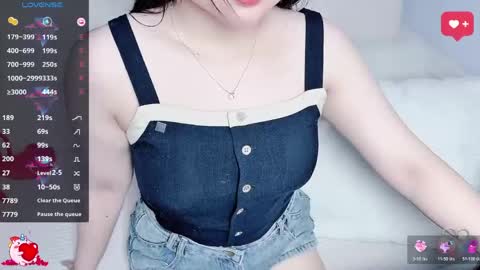 Snapshot of lavender_02 chatting on 05-28-26, 06:27 Tina online show from 05-28-26, 06:27