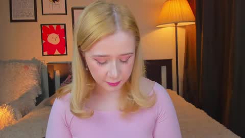 Snapshot of lavender_tender chatting on 04-25-26, 10:18 Lav online show from 04-25-26, 10:18