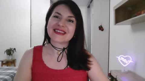 Snapshot of lavender_victoria chatting on 12-19-24, 09:17 Diana online show from 12-19-24, 09:17