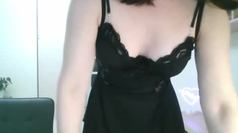 Snapshot of lavender_victoria chatting on 12-28-24, 06:40 Diana online show from 12-28-24, 06:40