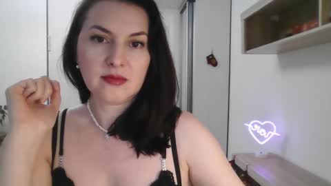 Snapshot of lavender_victoria chatting on 12-28-24, 09:40 Diana online show from 12-28-24, 09:40