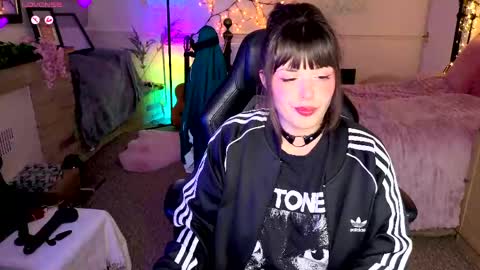 Snapshot of lavenderrzz19 chatting on 04-26-26, 06:49 Lavenderrzz online show from 04-26-26, 06:49