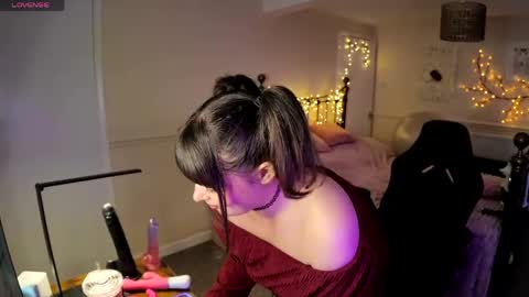 Snapshot of lavenderrzz19 chatting on 05-12-26, 02:36 Lavenderrzz online show from 05-12-26, 02:36