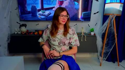 Snapshot of laveniadevoss chatting on 11-25-25, 06:24 Gloria online show from 11-25-25, 06:24