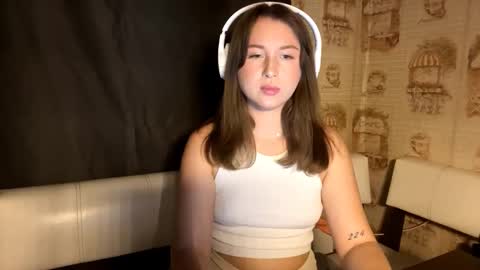 Snapshot of lavinabinney chatting on 12-14-25, 03:50 Emily online show from 12-14-25, 03:50