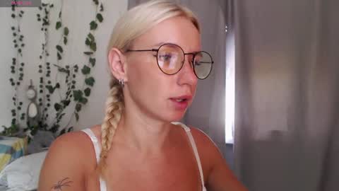Mia online show from 07-27-26, 07:15