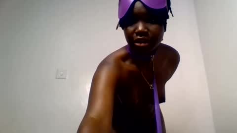 Snapshot of lavishlover01 chatting on 05-25-26, 11:16 Lavish online show from 05-25-26, 11:16