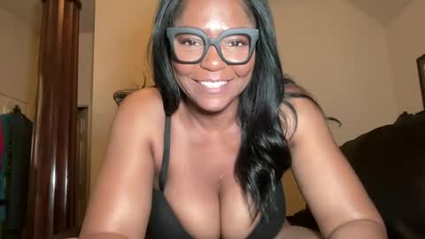 Snapshot of lavishly69 chatting on 07-12-26, 05:09 Brownsugar69 online show from 07-12-26, 05:09