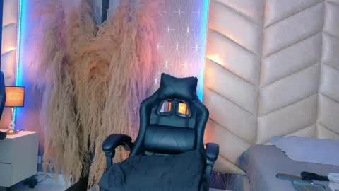 laya online show from 10-20-25, 03:51