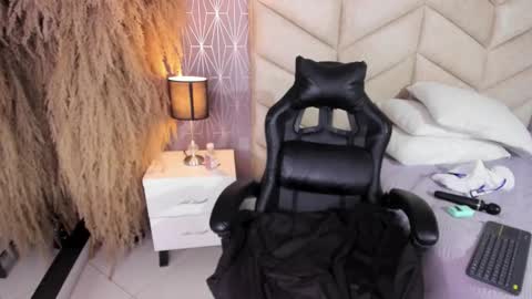 laya online show from 11-13-25, 10:14