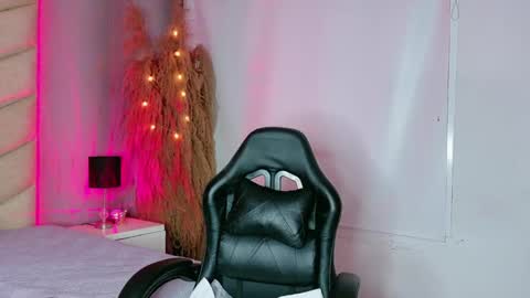 Snapshot of layadoll chatting on 12-20-25, 03:57 laya online show from 12-20-25, 03:57