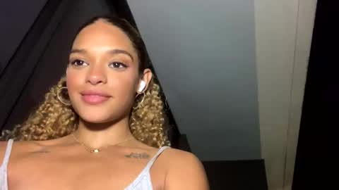 Snapshot of layla351338 chatting on 12-16-25, 02:05 layla351338 online show from 12-16-25, 02:05