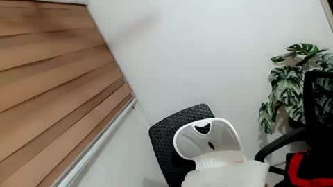 layla47649867 online show from 07-04-26, 01:45