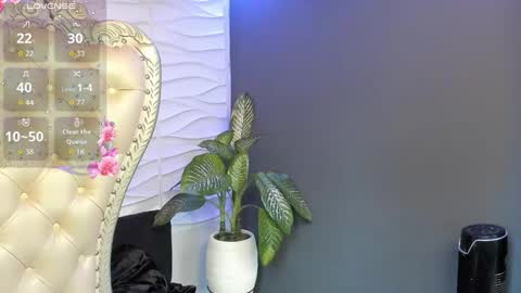 Snapshot of layla_707 chatting on 09-11-25, 10:43 Layla online show from 09-11-25, 10:43