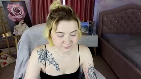 Snapshot of layla_cookies chatting on 11-04-25, 06:01 Layla online show from 11-04-25, 06:01