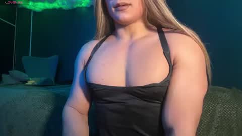 Snapshot of layla_dominac chatting on 06-26-26, 02:49 Layla help me with your thumbs up its important online show from 06-26-26, 02:49