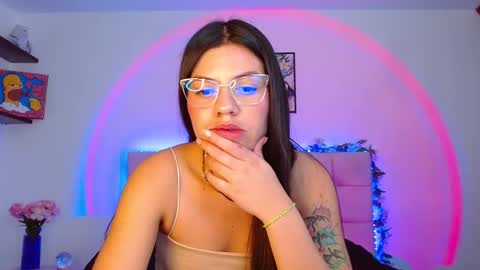 Snapshot of layla_roma chatting on 09-20-25, 04:24 Lia and Rachel online show from 09-20-25, 04:24