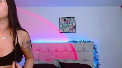 Snapshot of layla_roma chatting on 12-18-25, 01:22 Lia and Rachel online show from 12-18-25, 01:22