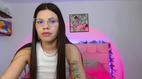 Snapshot of layla_roma chatting on 02-01-26, 01:15 Lia and Rachel online show from 02-01-26, 01:15