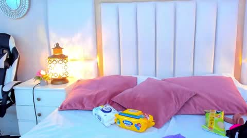 Snapshot of laylaadoll_ chatting on 05-03-26, 01:17 Lau online show from 05-03-26, 01:17