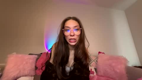 Snapshot of laylababi chatting on 02-12-26, 06:47 Layla online show from 02-12-26, 06:47