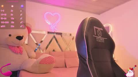 Snapshot of laylafoxy_tay chatting on 12-21-25, 03:02 laylafoxy_tay online show from 12-21-25, 03:02