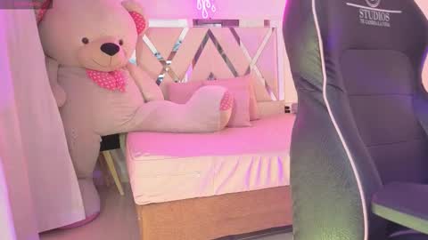 Snapshot of laylafoxy_tay chatting on 12-23-25, 03:26 laylafoxy_tay online show from 12-23-25, 03:26