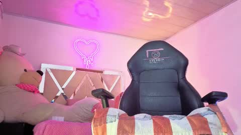 Snapshot of laylafoxy_tay chatting on 01-16-26, 03:10 laylafoxy_tay online show from 01-16-26, 03:10