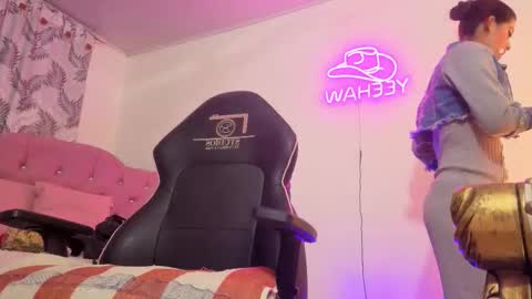 Snapshot of laylafoxy_tay chatting on 03-13-26, 04:19 laylafoxy_tay online show from 03-13-26, 04:19