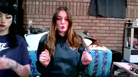 Snapshot of laylakills chatting on 12-20-24, 08:17 Layla Kills online show from 12-20-24, 08:17