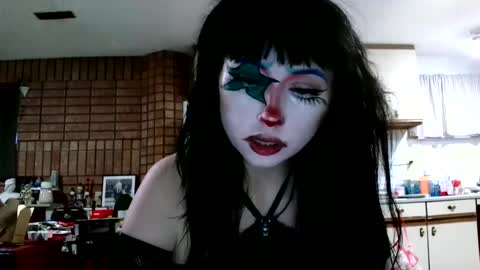 Snapshot of laylakills chatting on 01-09-25, 01:24 Layla Kills online show from 01-09-25, 01:24